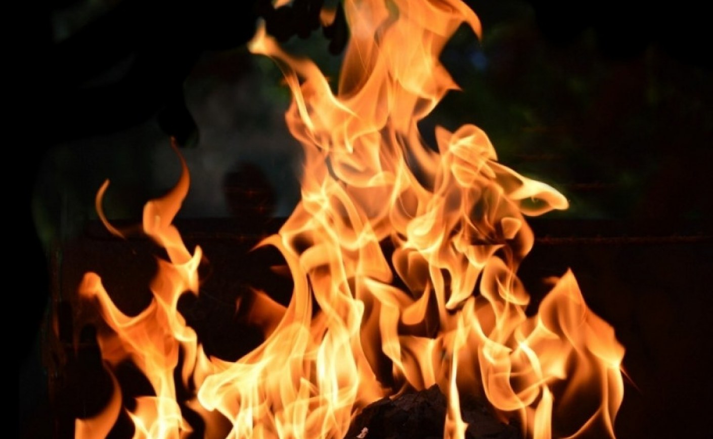 Attrezzi da fuoco per la giocoleria: sicurezza, kevlar e manutenzione